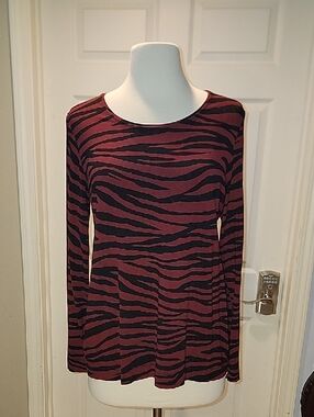 CHICO'S  Long Sleeve. SIZE MEDIUM